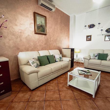 Appartamento Casa GIULIA al centro di Olbia Esterno foto